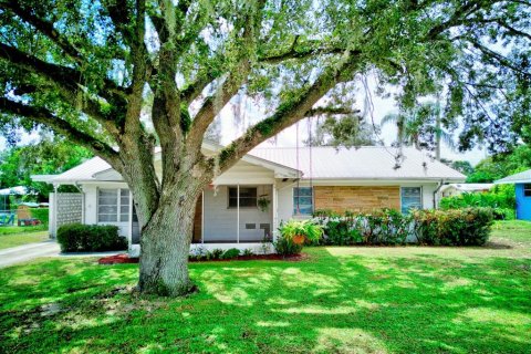 House in Avon Park, Florida 3 bedrooms, 197.79 sq.m. № 1917880 - photo 2