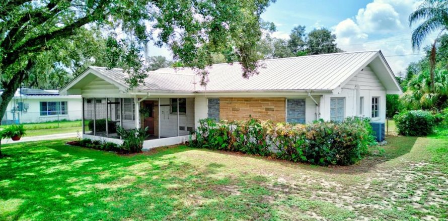 House in Avon Park, Florida 3 bedrooms, 197.79 sq.m. № 1917880