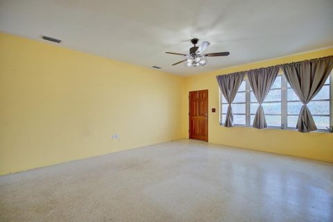 House in Avon Park, Florida 3 bedrooms, 197.79 sq.m. № 1917880 - photo 29