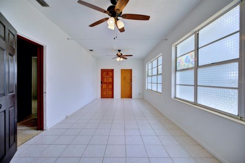 House in Avon Park, Florida 3 bedrooms, 197.79 sq.m. № 1917880 - photo 26