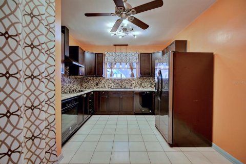 House in Avon Park, Florida 3 bedrooms, 197.79 sq.m. № 1917880 - photo 19