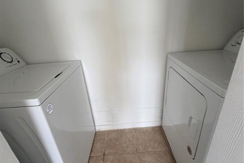 Condo in Orlando, Florida, 2 bedrooms  № 2230623 - photo 22
