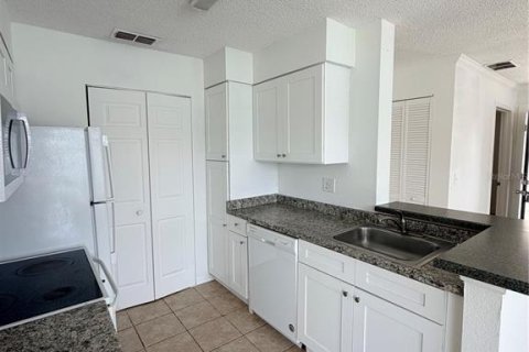 Condo in Orlando, Florida, 2 bedrooms  № 2230623 - photo 8