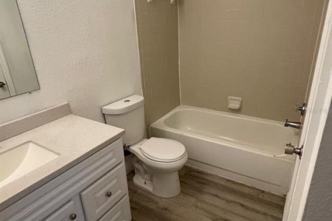 Condo in Orlando, Florida, 2 bedrooms  № 2230623 - photo 21