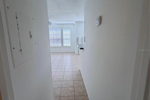 Condo in Orlando, Florida, 2 bedrooms  № 2230623 - photo 12
