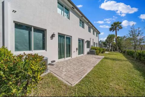 Touwnhouse à louer à Riviera Beach, Floride: 4 chambres, 128.86 m2 № 2392538 - photo 3