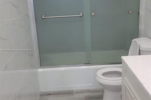 Condo in Hallandale Beach, Florida, 1 bedroom  № 1875276 - photo 7
