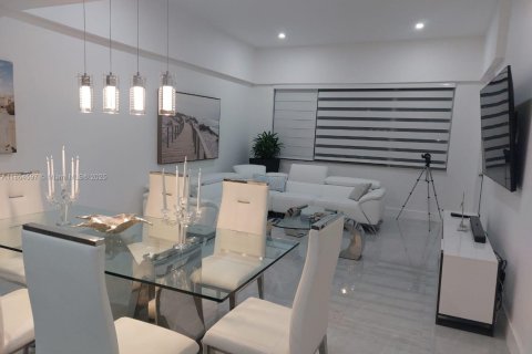 Condominio en alquiler en Hallandale Beach, Florida, 1 dormitorio, 68.84 m2 № 1979233 - foto 9