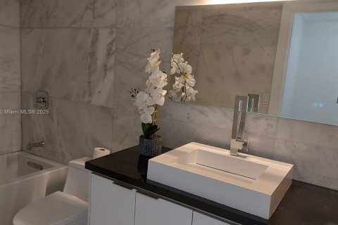 Condominio en alquiler en Hallandale Beach, Florida, 1 dormitorio, 68.84 m2 № 1979233 - foto 12