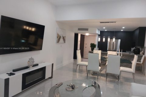 Condominio en alquiler en Hallandale Beach, Florida, 1 dormitorio, 68.84 m2 № 1979233 - foto 1