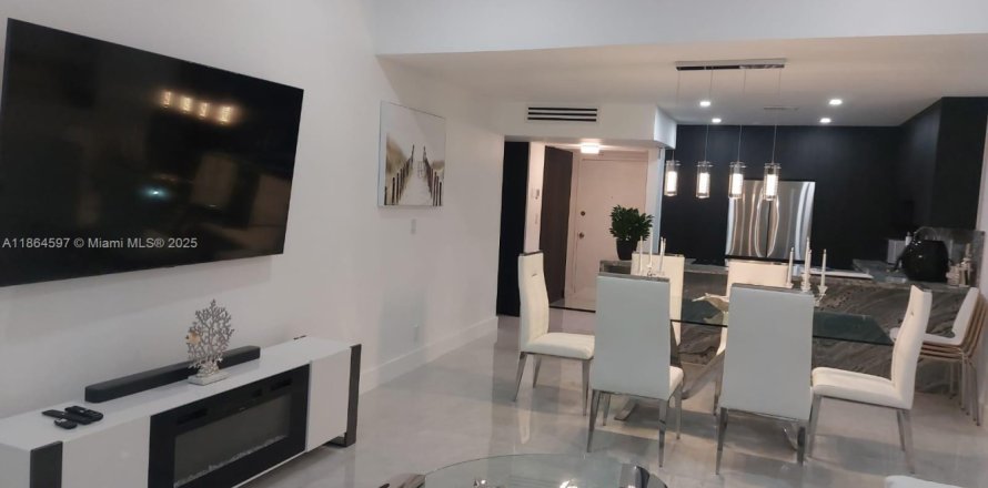 Condominio en Hallandale Beach, Florida, 1 dormitorio № 1979233