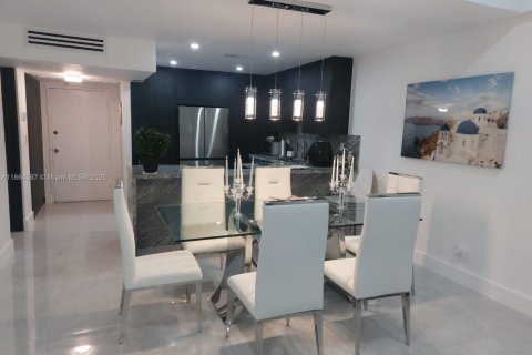Condominio en alquiler en Hallandale Beach, Florida, 1 dormitorio, 68.84 m2 № 1979233 - foto 5