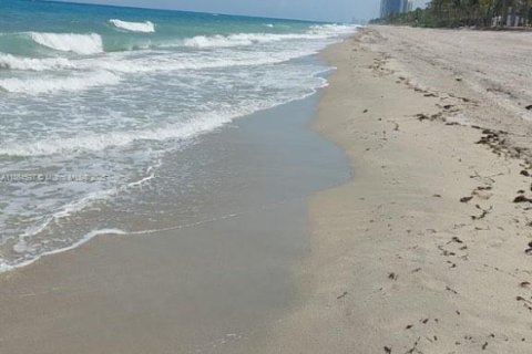 Condominio en alquiler en Hallandale Beach, Florida, 1 dormitorio, 68.84 m2 № 1979233 - foto 16