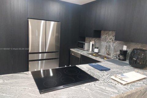 Condominio en alquiler en Hallandale Beach, Florida, 1 dormitorio, 68.84 m2 № 1979233 - foto 2