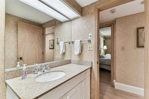 Condo in Palm Harbor, Florida, 2 bedrooms  № 1755026 - photo 25