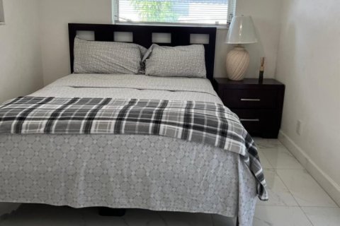 House in Fort Lauderdale, Florida 2 bedrooms, 74.32 sq.m. № 1176980 - photo 1