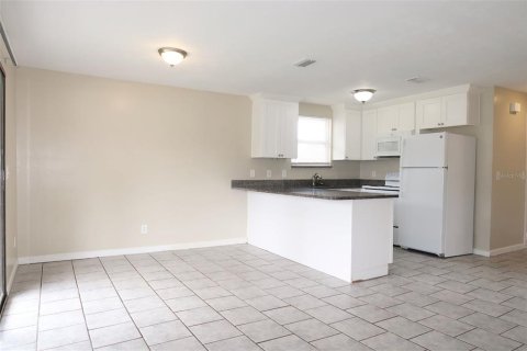 Villa ou maison à louer à Ruskin, Floride: 2 chambres, 80.27 m2 № 1842071 - photo 11