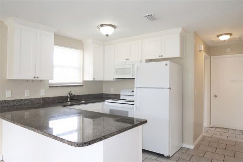 Villa ou maison à louer à Ruskin, Floride: 2 chambres, 80.27 m2 № 1842071 - photo 12