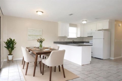 Villa ou maison à louer à Ruskin, Floride: 2 chambres, 80.27 m2 № 1842071 - photo 3