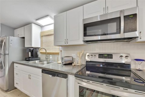 Appartement à louer à Homosassa, Floride: 4 chambres, 124.86 m2 № 2412580 - photo 8