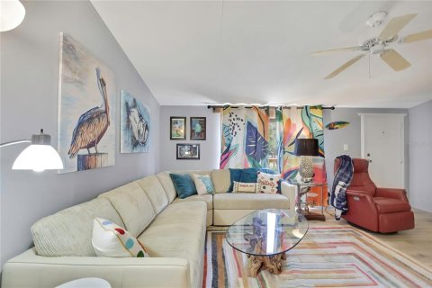 Appartement à louer à Homosassa, Floride: 4 chambres, 124.86 m2 № 2412580 - photo 5