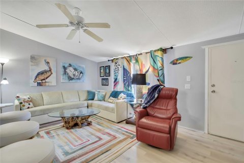 Appartement à louer à Homosassa, Floride: 4 chambres, 124.86 m2 № 2412580 - photo 2