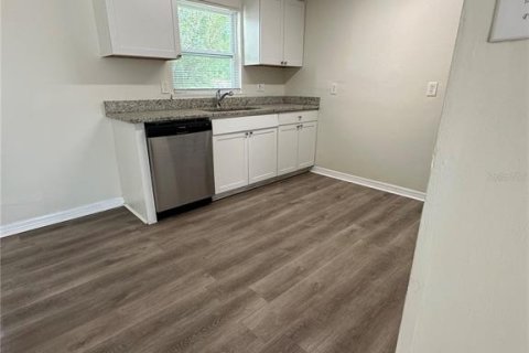 Casa en alquiler en Orlando, Florida, 4 dormitorios, 118.26 m2 № 2100331 - foto 3