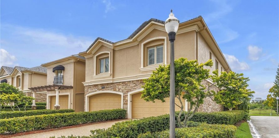 Touwnhouse à Saint Petersburg, Floride 3 chambres, 277.03 m2 № 1909894