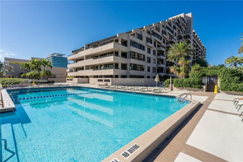 Condo in Key Biscayne, Florida, 3 bedrooms  № 2066679 - photo 14