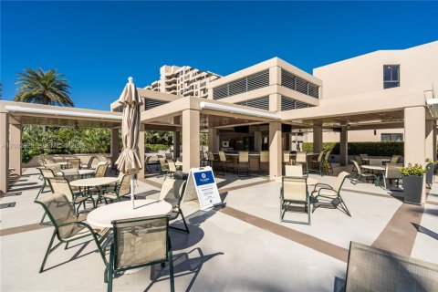 Condo in Key Biscayne, Florida, 3 bedrooms  № 2066679 - photo 13