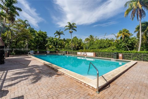 Condo in Key Biscayne, Florida, 3 bedrooms  № 2066679 - photo 22
