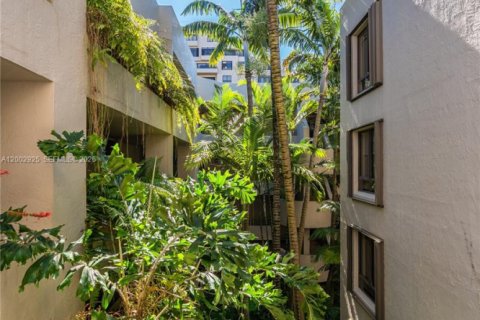 Condo in Key Biscayne, Florida, 3 bedrooms  № 2066679 - photo 12