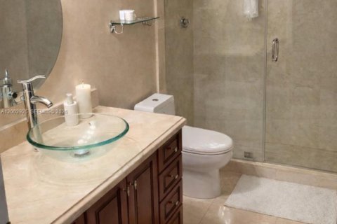 Condo in Key Biscayne, Florida, 3 bedrooms  № 2066679 - photo 5