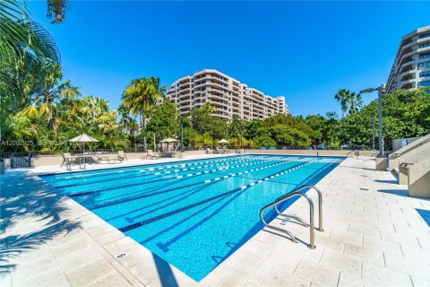 Condo in Key Biscayne, Florida, 3 bedrooms  № 2066679 - photo 16