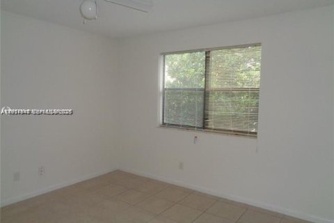 Снять в аренду кондоминиум в Холливуд, Флорида 3 спальни, 114.83м2, № 1986316 - фото 14