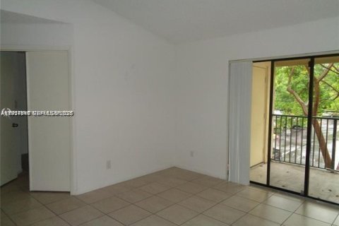 Снять в аренду кондоминиум в Холливуд, Флорида 3 спальни, 114.83м2, № 1986316 - фото 6