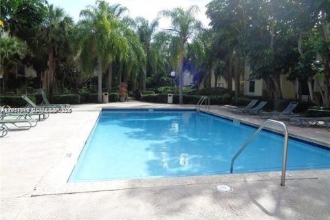 Снять в аренду кондоминиум в Холливуд, Флорида 3 спальни, 114.83м2, № 1986316 - фото 20
