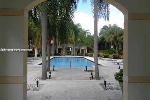 Снять в аренду кондоминиум в Холливуд, Флорида 3 спальни, 114.83м2, № 1986316 - фото 17