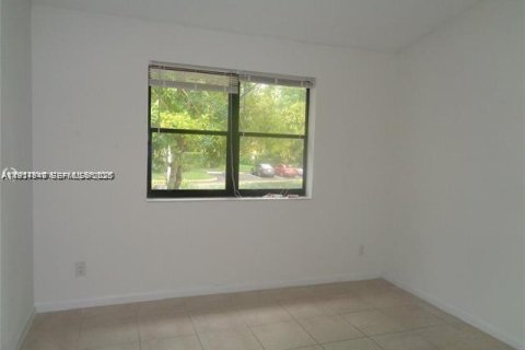 Снять в аренду кондоминиум в Холливуд, Флорида 3 спальни, 114.83м2, № 1986316 - фото 11