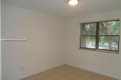 Снять в аренду кондоминиум в Холливуд, Флорида 3 спальни, 114.83м2, № 1986316 - фото 13