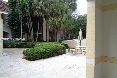 Снять в аренду кондоминиум в Холливуд, Флорида 3 спальни, 114.83м2, № 1986316 - фото 18