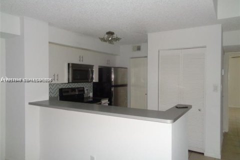 Снять в аренду кондоминиум в Холливуд, Флорида 3 спальни, 114.83м2, № 1986316 - фото 3