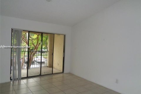 Снять в аренду кондоминиум в Холливуд, Флорида 3 спальни, 114.83м2, № 1986316 - фото 5