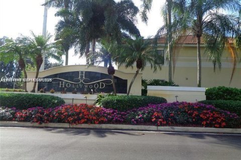 Снять в аренду кондоминиум в Холливуд, Флорида 3 спальни, 114.83м2, № 1986316 - фото 24