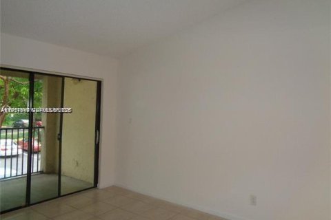 Снять в аренду кондоминиум в Холливуд, Флорида 3 спальни, 114.83м2, № 1986316 - фото 12