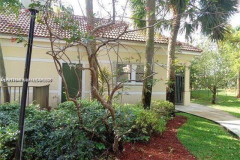 Снять в аренду кондоминиум в Холливуд, Флорида 3 спальни, 114.83м2, № 1986316 - фото 22