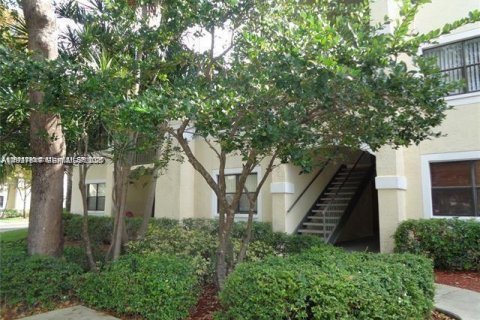 Снять в аренду кондоминиум в Холливуд, Флорида 3 спальни, 114.83м2, № 1986316 - фото 1