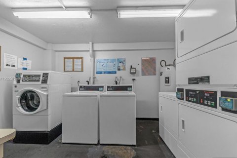 Condo in Oakland Park, Florida, 2 bedrooms  № 2003628 - photo 28