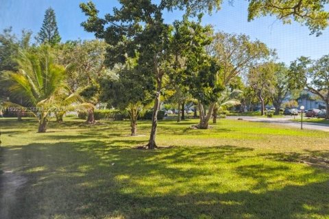 Condo in Oakland Park, Florida, 2 bedrooms  № 2003628 - photo 5