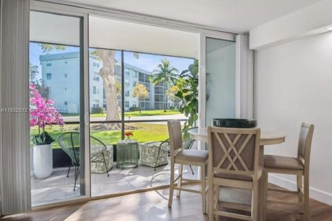 Condo in Oakland Park, Florida, 2 bedrooms  № 2003628 - photo 3